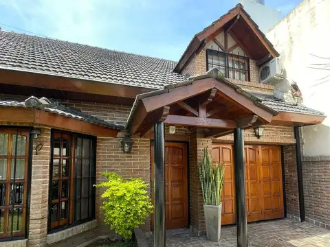 Chalet 4 ambientes en venta en Castelar