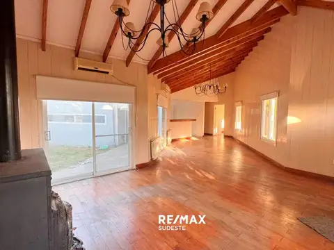 HERMOSA CASA EN PAGO CHICO EN  ALQUILER 