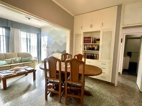 Casa 5 ambientes con 2 baños