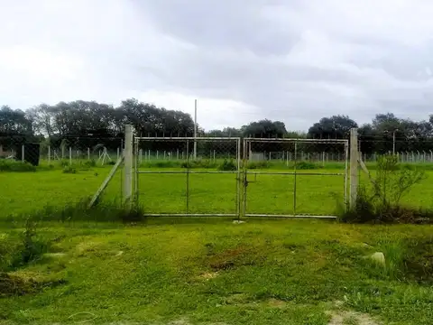 Terreno con mejoras, 1600 m2