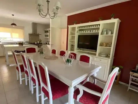 Casa en venta de 5 ambientes en Los Jazmines, Pilar del Este
