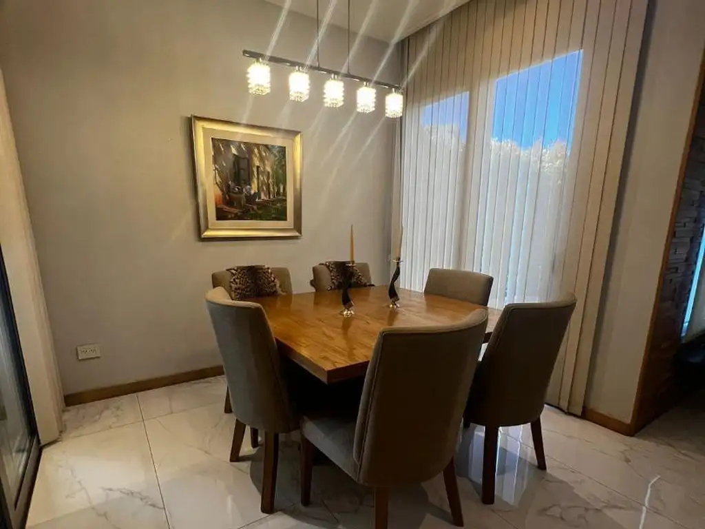 Casa en Alquiler en Ayres Plaza