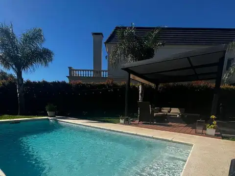 Casa en Alquiler con cochera