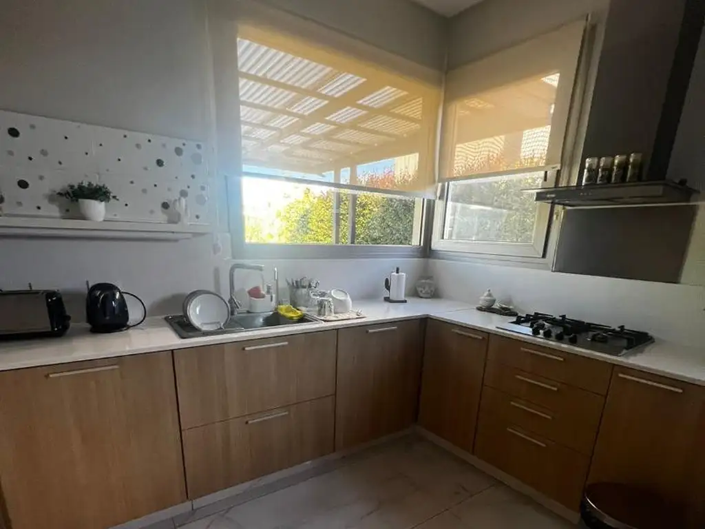 Casa en Alquiler - Ayres Plaza