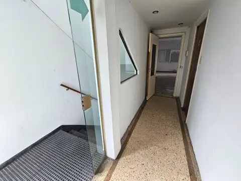 Oficina 4 ambientes con 2 baños
