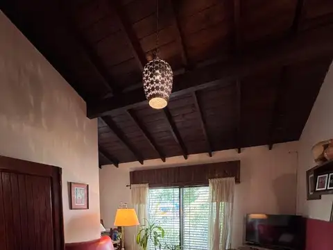 CASA 4 AMBIENTES GRAN PARQUE Y PILETA EN MERLO EN VENTA