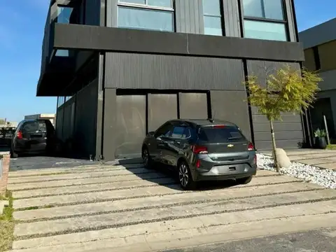 Casa Con Amarra En Venta En Barrio Nautico El Canal