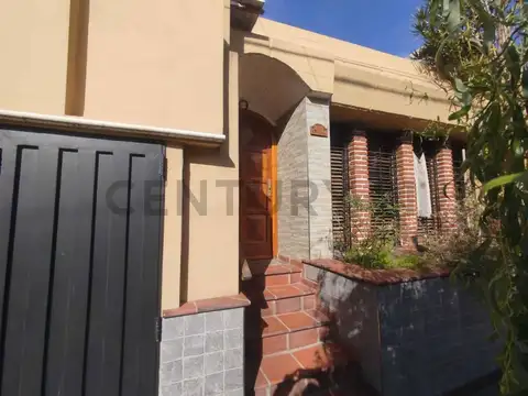 VENTA Casa 5 ambientes en Haedo Norte! (Apto Profesional)