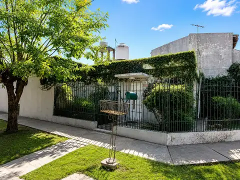 OPORTUNIDAD VENTA CASA 4 AMBIENTES ESCUCHA OFERTAS