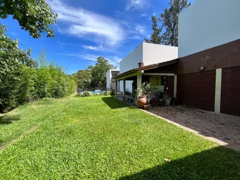 CASA TIPO CHALET 5 AMBIENTES - 2 PLANTAS-