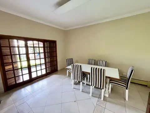Casa en Venta con 3 cocheras