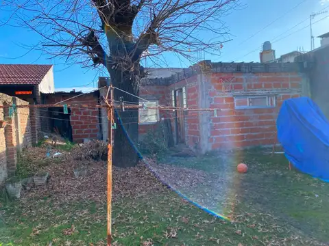 VENTA CASA LOTE PROPIO ALDO BONZI COCHERA JARDIN