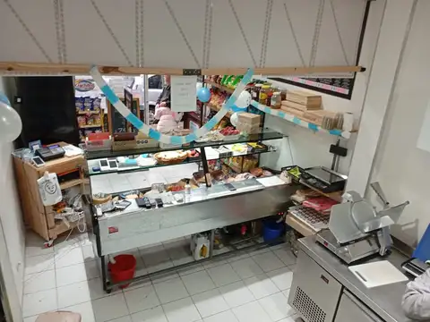 Excelente Almacen para ingresar en la zona de Belgrano.