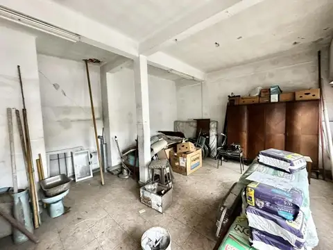 Viviendas + local comercial en excelente ubicación.