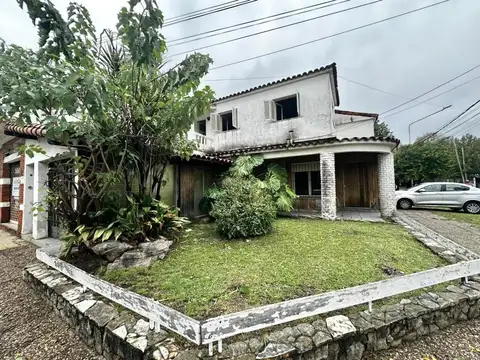 Viviendas + local comercial en excelente ubicación.