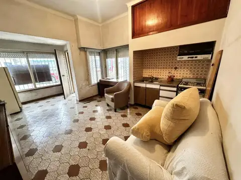 Viviendas + local comercial en excelente ubicación.