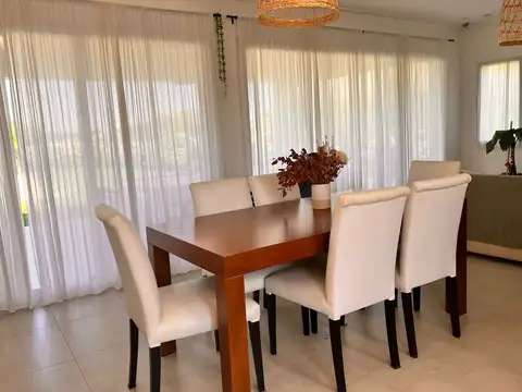 Casa 4 ambientes con 3 baños