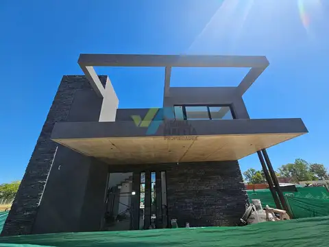 Casa  en Venta en Santa Sofía, Pilar del Este, Pilar