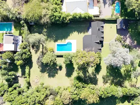 Casa 5 ambientes con 4 baños