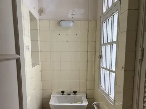 AV. HIPOLITO YRIGOYEN al 400