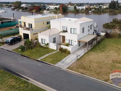 Barrio Nautico Canal Dique Luján 100