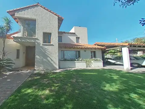 CASA FAMILIAR EN EL CLUB DE CAMPO MENDOZA