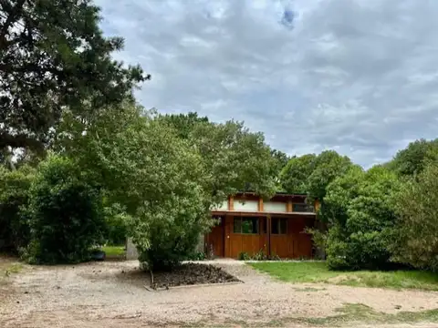 Venta de 2 Casas 8 ambientes barrio Quequén Chico
