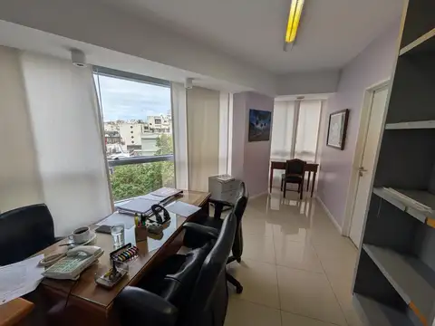 Alquiler Oficina Torre con Vista Cochera Seguridad