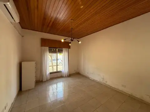 Casa en Alquiler con 1 cochera