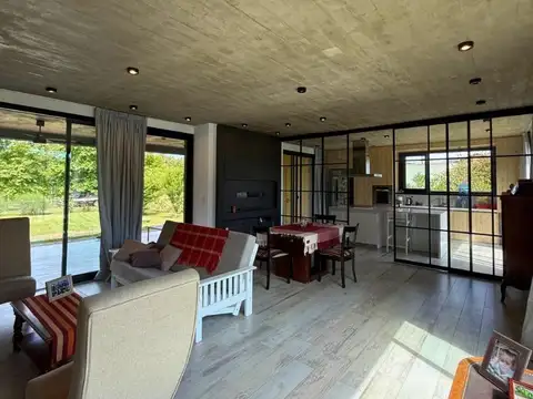 Casa en Alquiler con 1 cochera