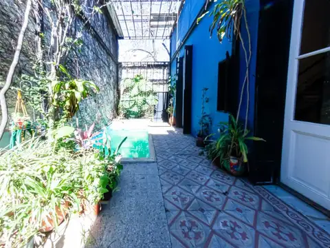 Casa 4 ambientes con 2 baños