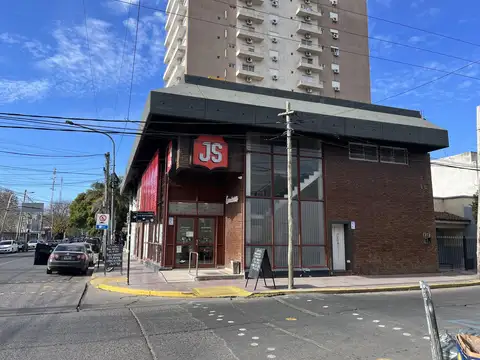 VENTA EXCELENTE EDIFICIO COMERCIAL EN CENTRO DE PILAR - ZONIFICACION UCA