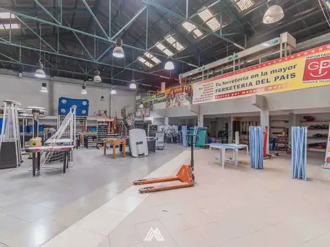 Local en Venta en La Comercial, USD 3.200.000