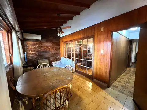 Casa de 4 ambientes con cochera en  venta en Martinez