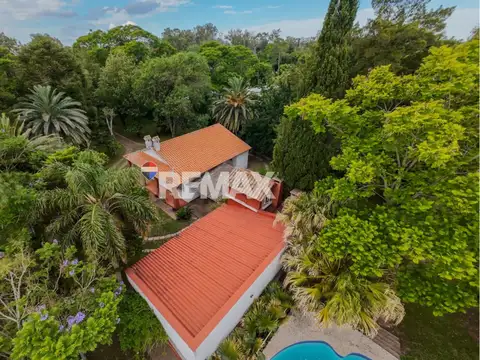 Venta casa con quincho y pileta terreno parquizado