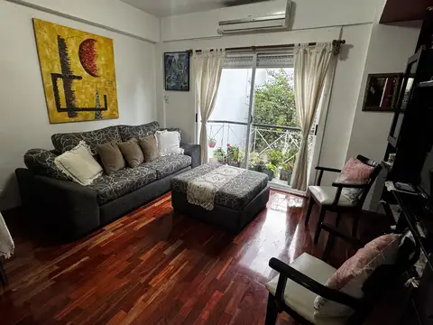 Hermoso PH en Triplex con Terraza Privada y Entorno Verde - ¡Apto Crédito
