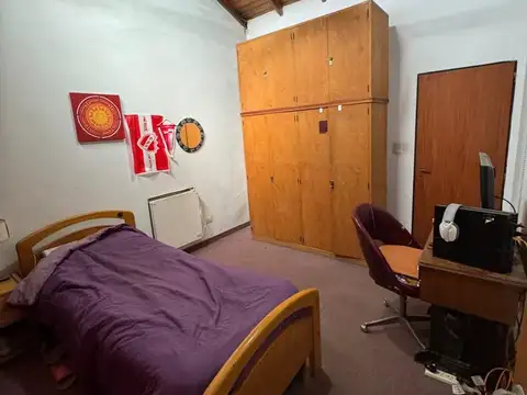 Casa 5 ambientes en venta en Burzaco con Pileta 