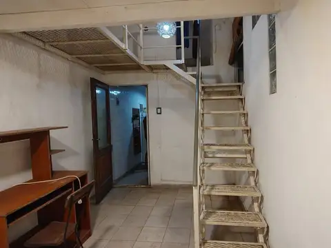 Venta PH 2 ambientes en San Telmo - A refaccionar