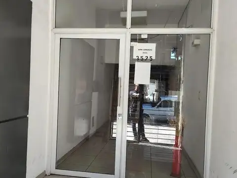 Amplio Monoambiente con dormitorio separado y balcon terraza