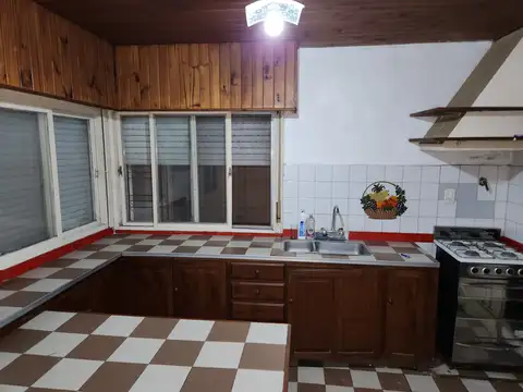 Casa 5 ambientes con 3 baños