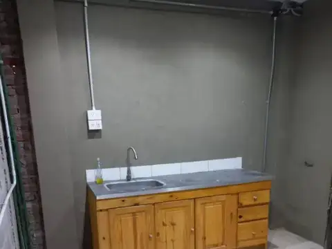 Galpon en Alquiler 8  mts Frente