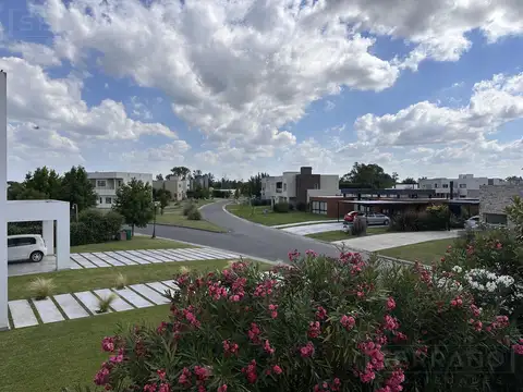 Casa en Alquiler en Haras Santa Maria, Countries y Barrios Cerrados en Escobar
