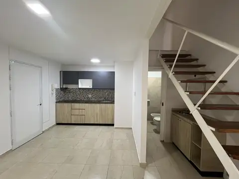 Departamento duplex de 1 dormitorio con patio