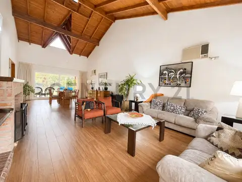 CASA EN VENTA 4 AMB. EN PARQUE LELOIR