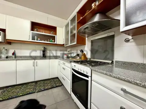 Casa 5 ambientes con 3 baños