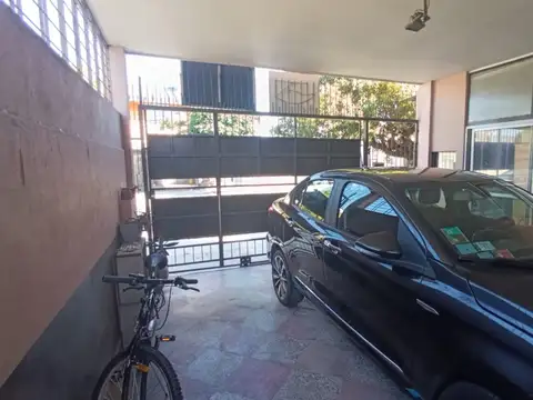 Casa en venta de 4 Ambientes, mas local en Ituzaingo