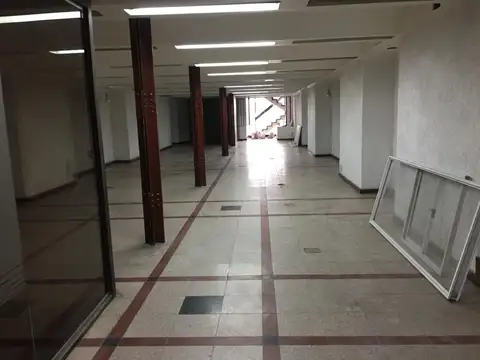 821 m2 LOCAL COMERCIAL- RECONQUISTA 557