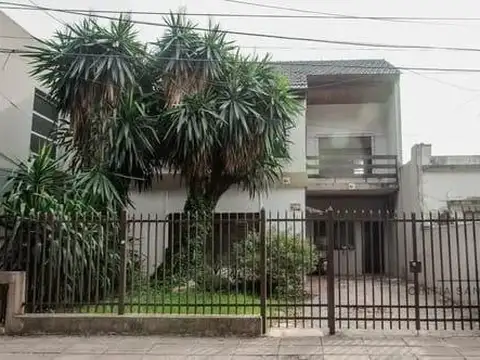 Casa en venta c/ cochera en Morón