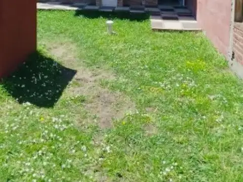 Casa en venta - 3 Dormitorios 2 Baños - 300Mts2 - Santa Clara del Mar