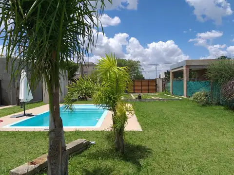 PARA APROVECHAR  TERRENO CON PILETA   CIMIENTOS   BAÑO EN LAS TARDES 